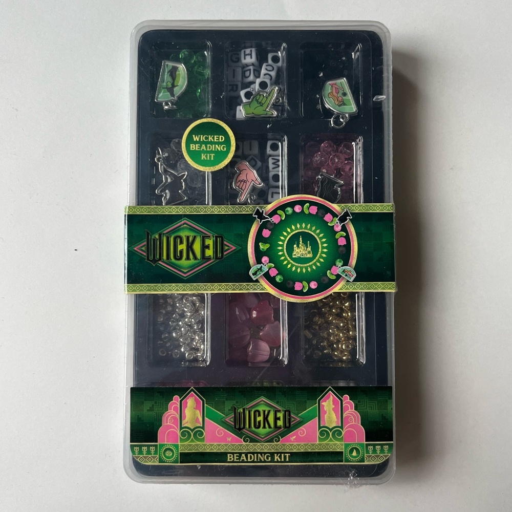 NWT. 🖤💚💖Wicked The Movie Beading Kit Friendship Bracelets, Exclusive to Target 🎯